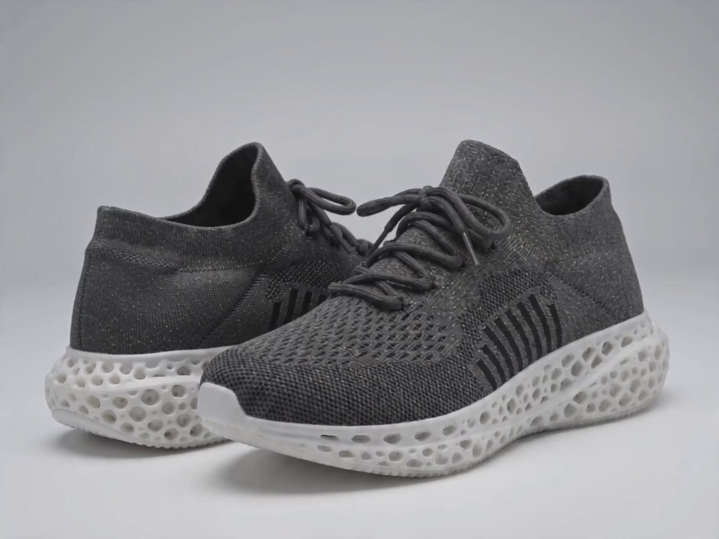 P004 black gray and white 3D-printed knit sneaker product video